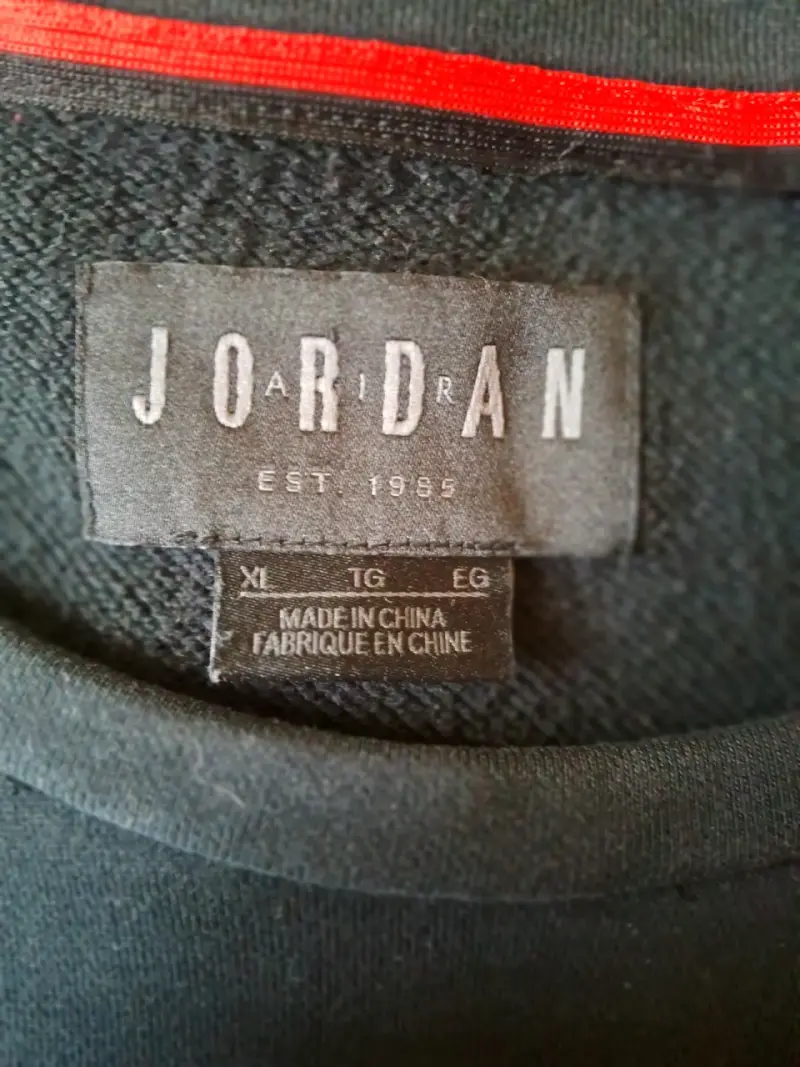 Polerón Air Jordan negro con diseño bordado - 3