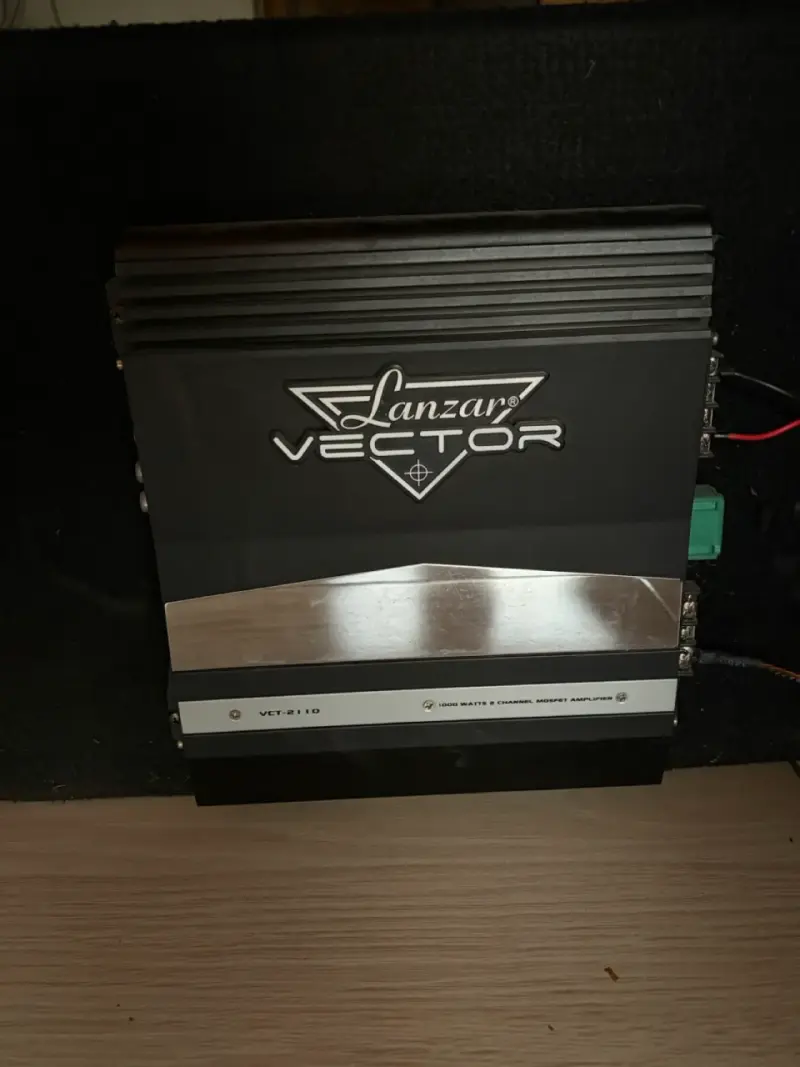 Subwoofer Sony Xplod 1800W con Amplificador Lanzar - 2