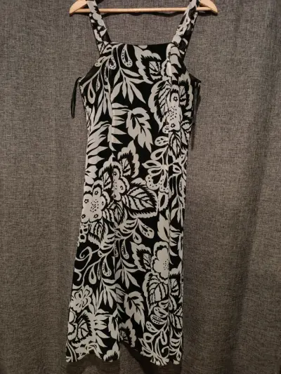 Vestido largo estampado floral blanco y negro - miniatura 1