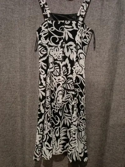 Vestido largo estampado floral blanco y negro - miniatura 2