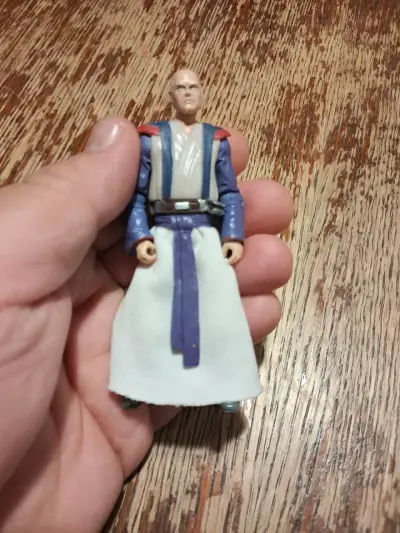 Figura de acción vintage con túnica blanca - miniatura 1
