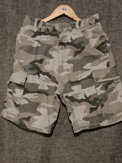 Shorts cargo camuflados para hombre - miniatura 1