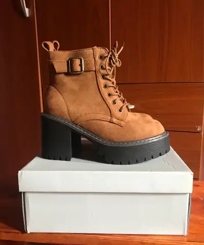 Botines color camel con plataforma - miniatura 1
