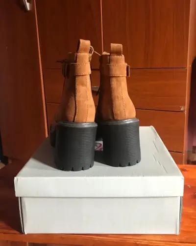 Botines color camel con plataforma - miniatura 2