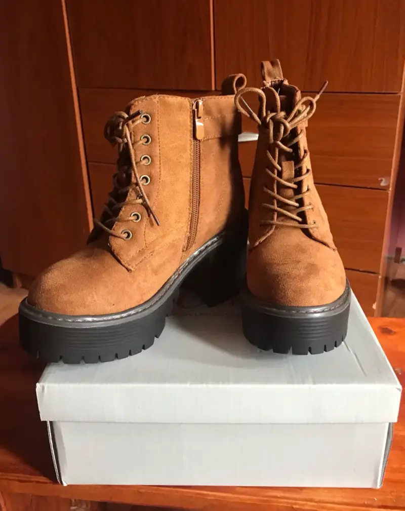 Botines color camel con plataforma - 4