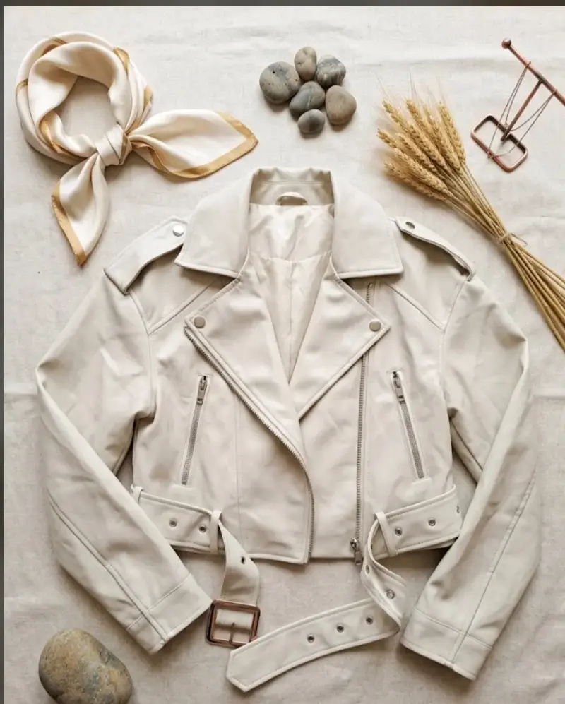 Chaqueta de cuero sintético beige con cinturón - 1