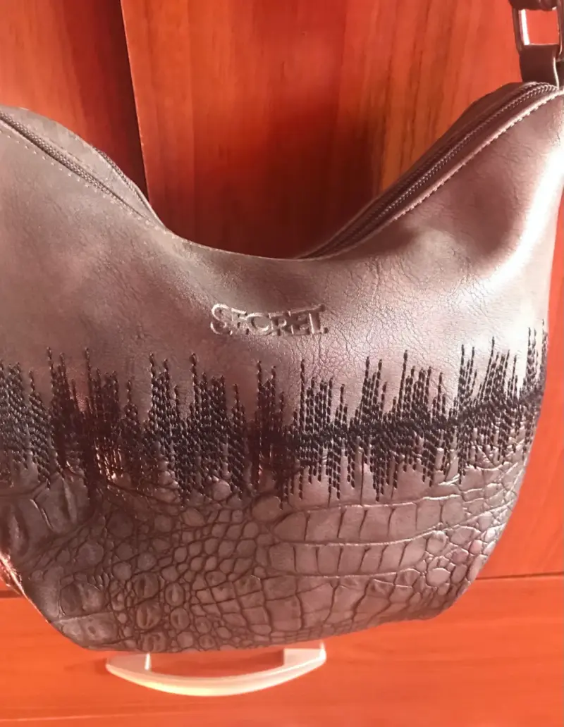 Cartera secret con diseño grabado - 3