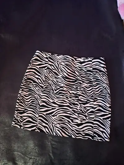 Falda corta estampado cebra en blanco y negro - miniatura 2