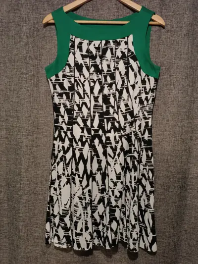 Vestido sin mangas estampado blanco y negro - miniatura 1