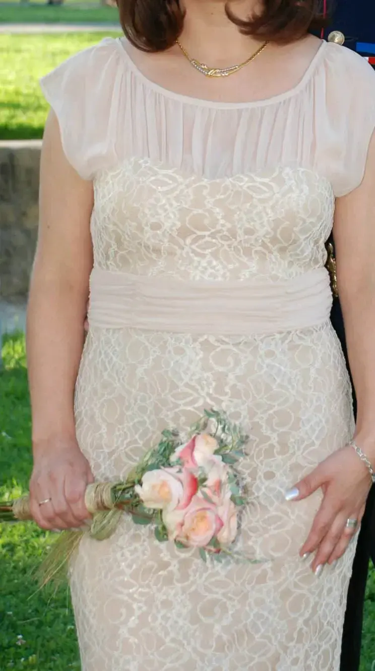 Vestido de fiesta beige con encaje - 4