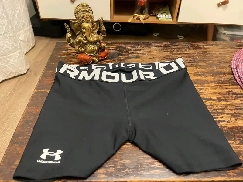 Shorts deportivos Under Armour negros