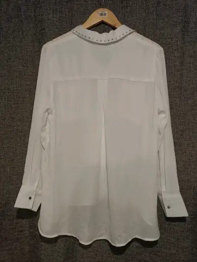 Blusa blanca con tachas Lorenzo Di Ponti - miniatura 2
