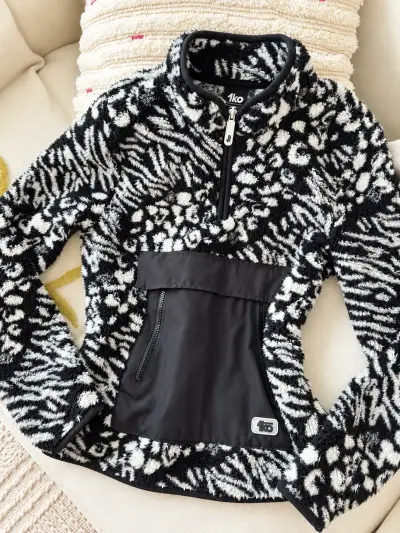 Polar negro y blanco con diseño de 1ko - miniatura 1