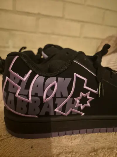 Zapatillas DC Shoes Black Sabbath negras y moradas - miniatura 3
