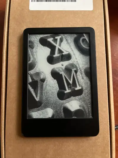 Amazon Kindle 11va Gen 16GB semi nuevo - miniatura 4