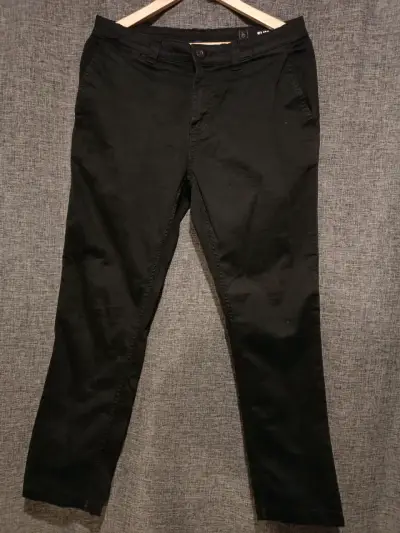 Pantalones negros de hombre estilo casual - miniatura 1