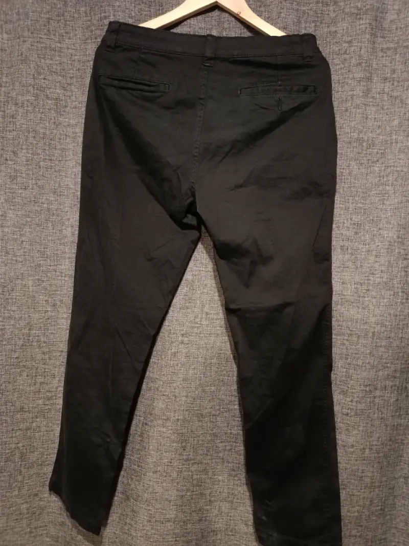 Pantalones negros de hombre estilo casual - 2