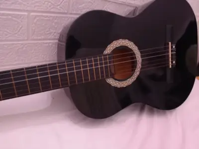 Guitarra clásica acústica negra - miniatura 2