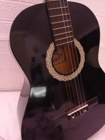 Guitarra clásica acústica negra - miniatura 3