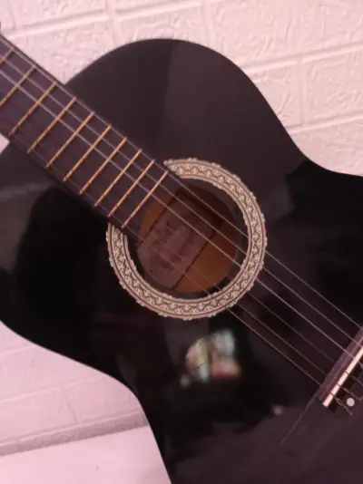 Guitarra clásica acústica negra - miniatura 4
