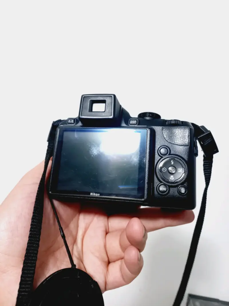 Cámara digital Nikon Coolpix P90 con accesorios - 3