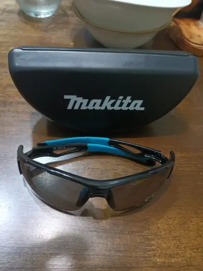 Set Makita guantes, lentes y multiherramienta. - miniatura 5
