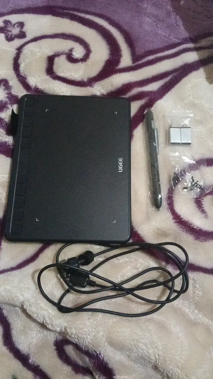 Tableta gráfica Ugee S640 con lápiz y accesorios - 2
