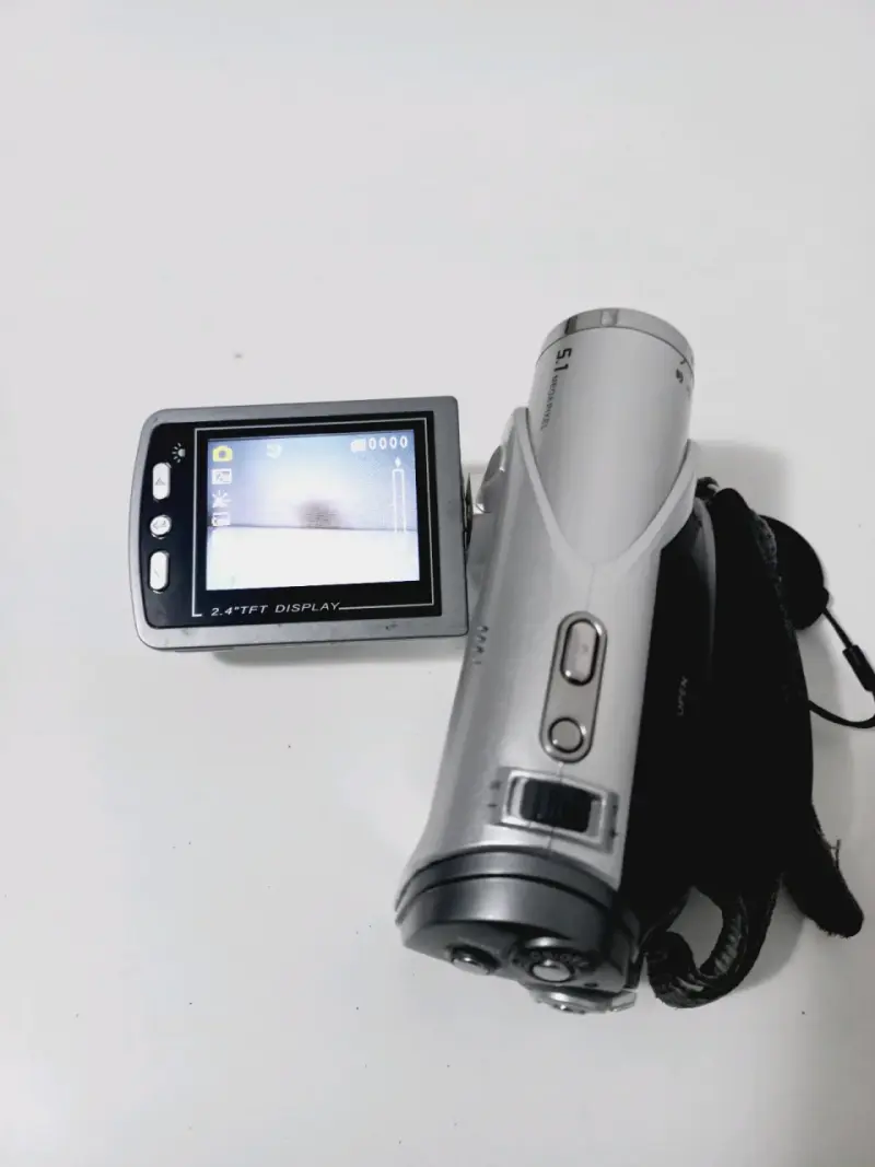 Videocámara Genius G-Shot DV510 con tarjeta microSD - 2