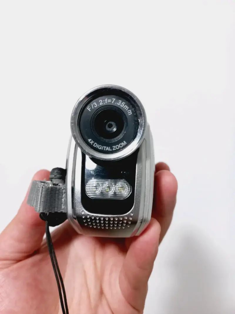 Videocámara Genius G-Shot DV510 con tarjeta microSD - 4