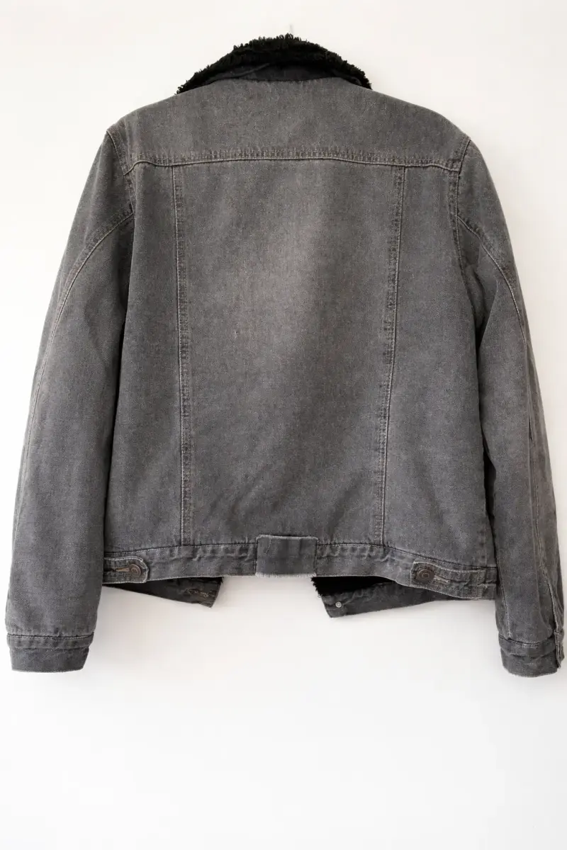 Chaqueta de mezclilla gris con forro de borrego - 2