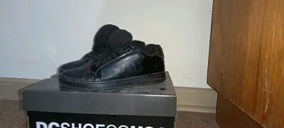 Zapatillas negras DC Shoes para skate - miniatura 1