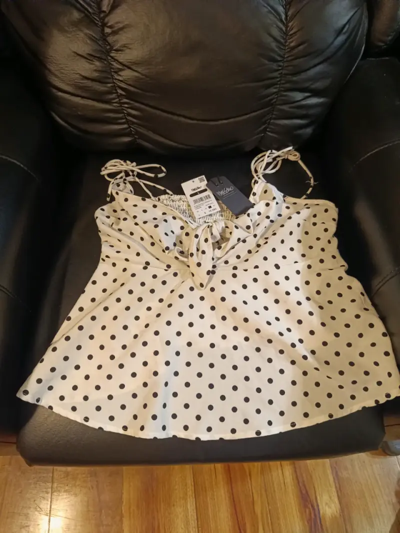 Blusa de lunares con lazo en el frente - 2