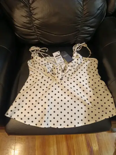 Blusa de lunares con lazo en el frente - miniatura 2