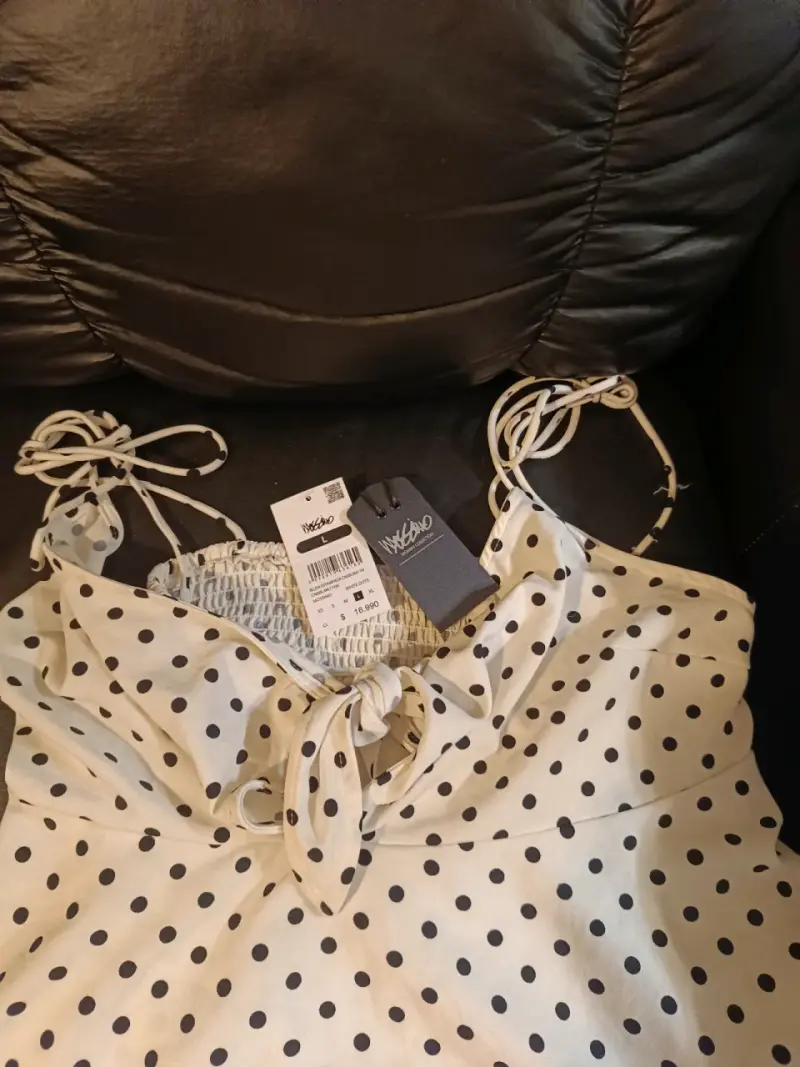 Blusa de lunares con lazo en el frente - 3