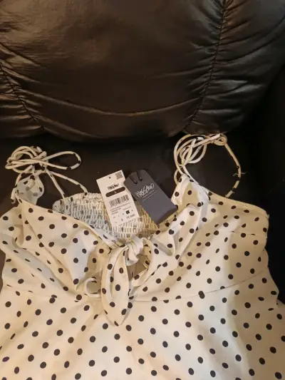 Blusa de lunares con lazo en el frente - miniatura 3
