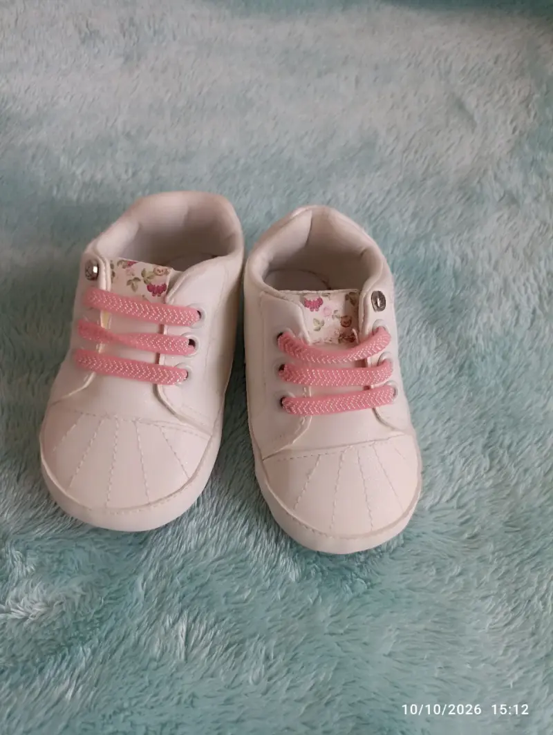 Zapatillas de bebé blancas con diseño de osito - 3