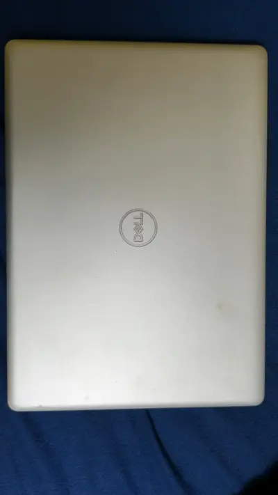 Laptop Dell con pantalla de 14 pulgadas - miniatura 1