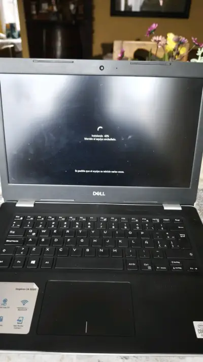 Laptop Dell con pantalla de 14 pulgadas - miniatura 6