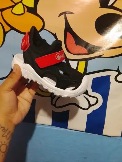 Sandalias deportivas para niños ppi negras y rojas - miniatura 3
