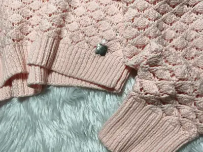Suéter de punto calado Melt, verde y rosa oversize - miniatura 6