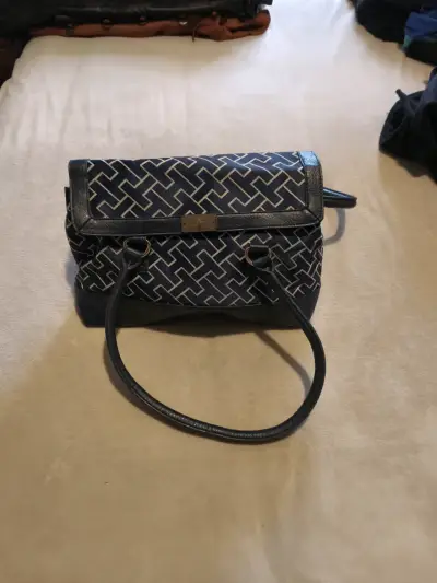 Bolso de cuero negro Calvin Klein elegante - miniatura 2