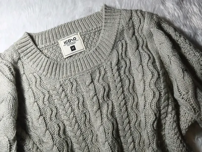 Suéter de lana gris con diseño trenzado talla M - 2