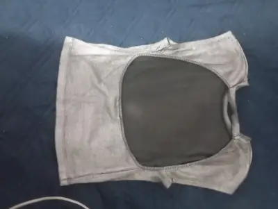 Polera sin mangas gris para mujer - miniatura 2