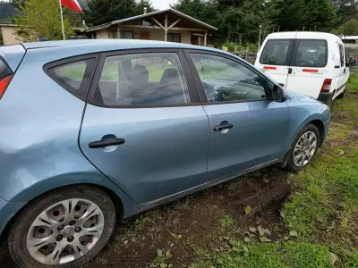 Auto Hyundai i30 Hatchback Azul en Buen Estado - miniatura 1