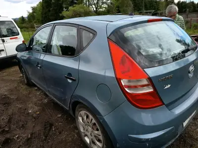 Auto Hyundai i30 Hatchback Azul en Buen Estado - miniatura 2