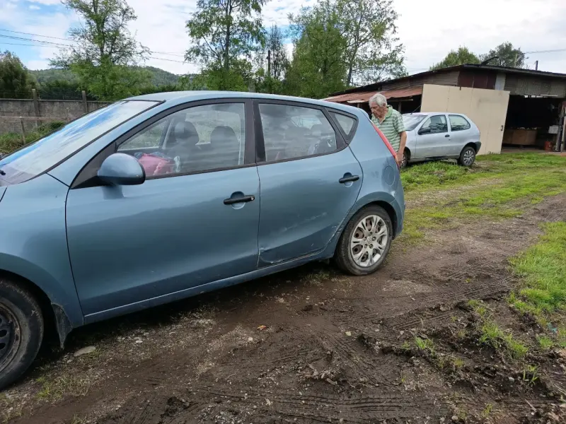 Auto Hyundai i30 Hatchback Azul en Buen Estado - 3