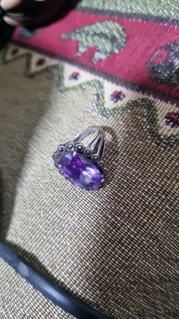 Anillo de plata con piedra morada elegante - 2