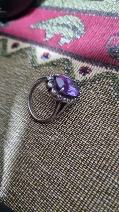 Anillo de plata con piedra morada elegante - miniatura 3
