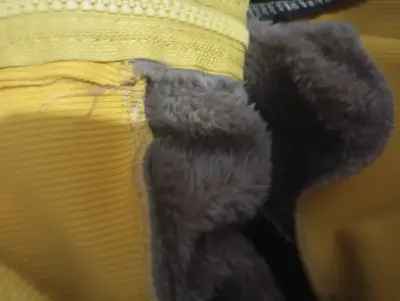 Polerón amarillo con capucha y forro de felpa - miniatura 1