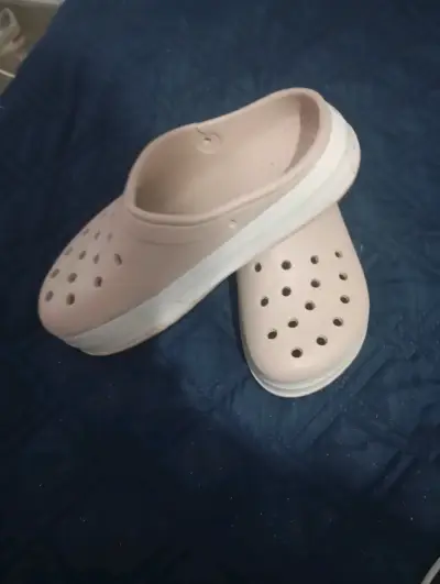 Zuecos de goma color beige para mujer - miniatura 1